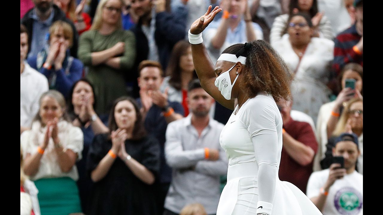 Entre dolor y lágrimas, Serena Williams tuvo que abandonar Wimbledon
