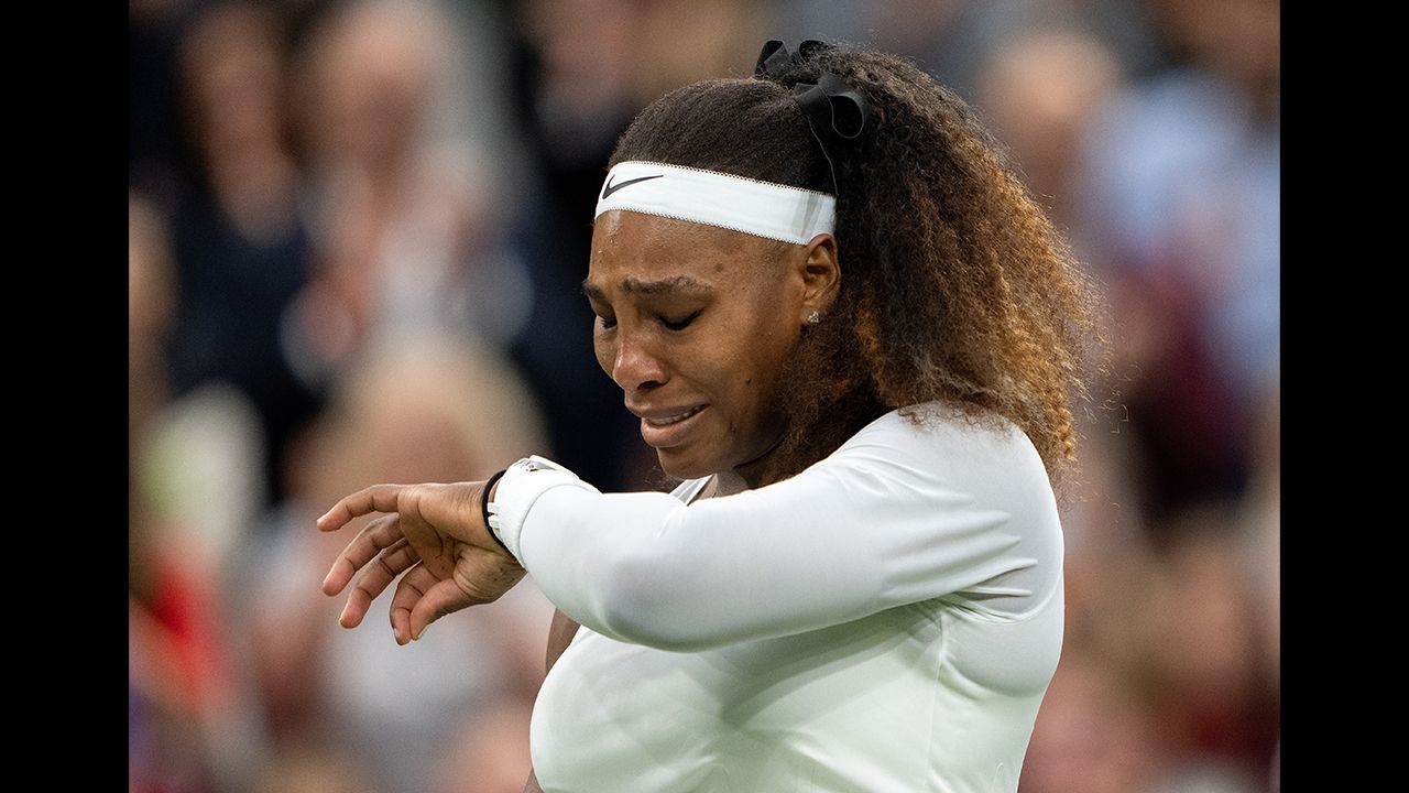 Entre dolor y lágrimas, Serena Williams tuvo que abandonar Wimbledon