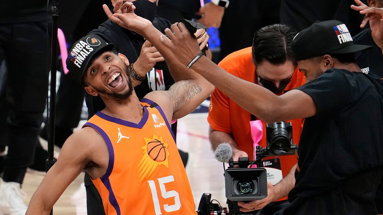 Con contundente marcador de 130 a 103, los Phoenix Suns sentenciaron la serie final contra los Clippers y avanzaron a la gran serie final de NBA. 