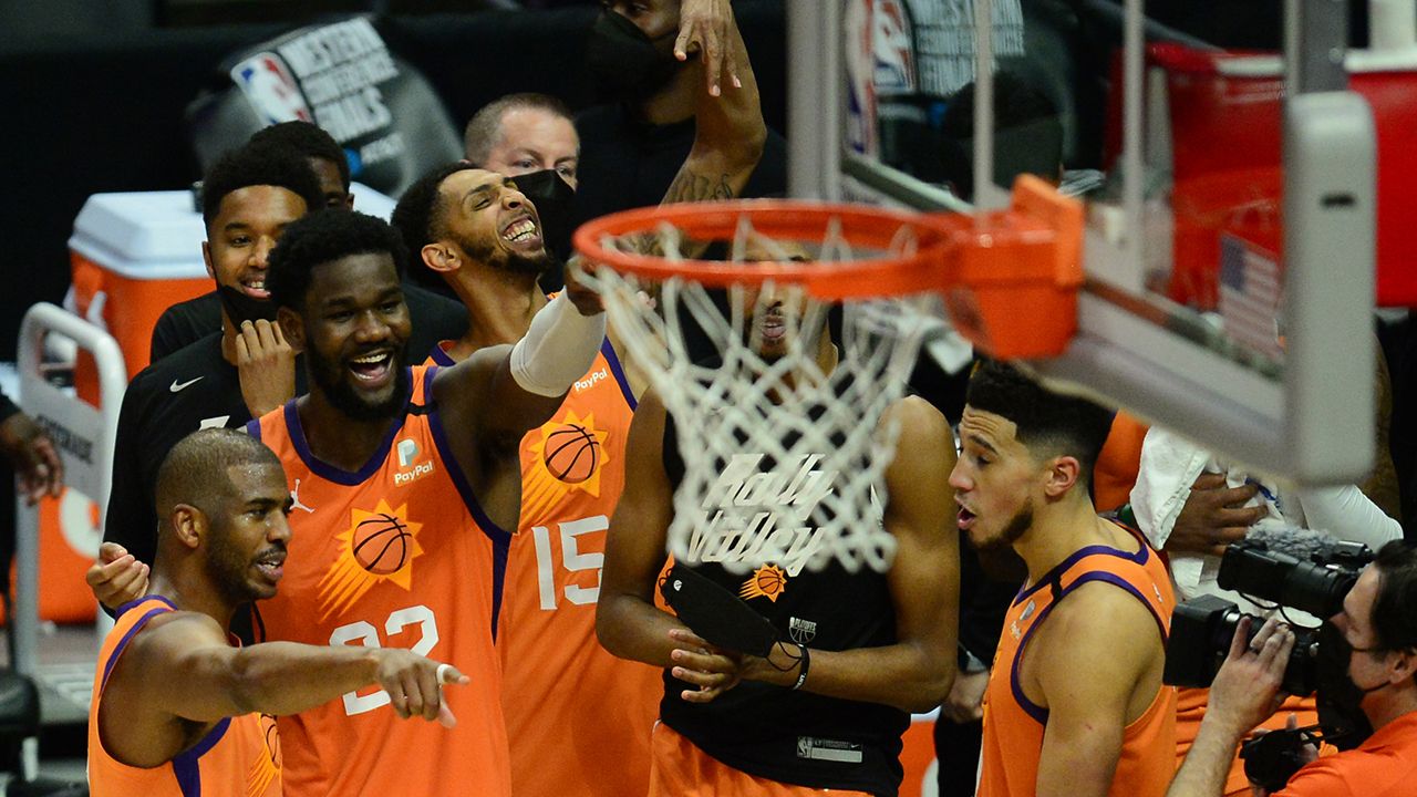 Con contundente marcador de 130 a 103, los Phoenix Suns sentenciaron la serie final contra los Clippers y avanzaron a la gran serie final de NBA. 