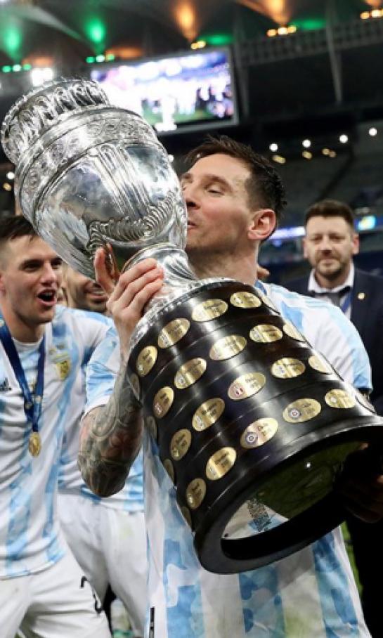 Lionel Messi una vez más peleando por el Balón de Oro