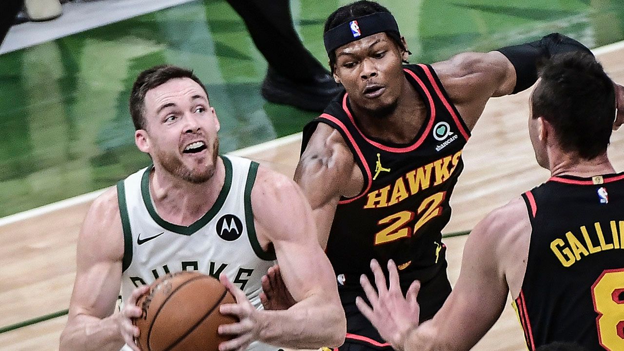 Sin Giannis Antetokounmpo, los Bucks mostraron autoridad y tomaron ventaja