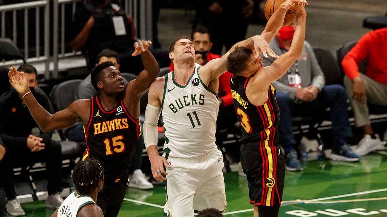 Sin Giannis Antetokounmpo, los Bucks mostraron autoridad y tomaron ventaja