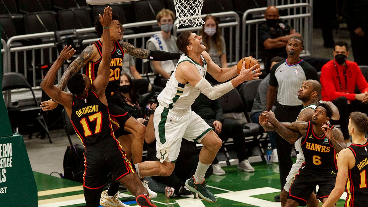 Sin Giannis Antetokounmpo, los Bucks mostraron autoridad y tomaron ventaja