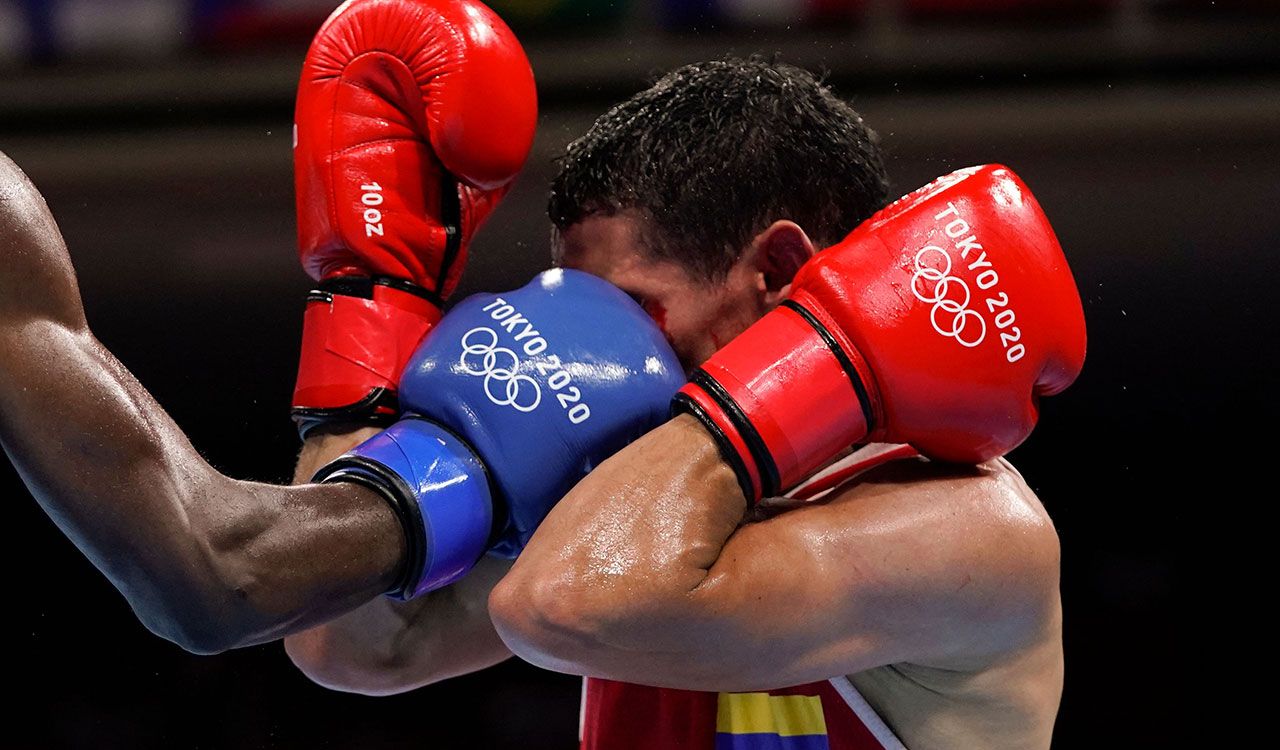 El boxeador que tuvo que pedir un uniforme prestado