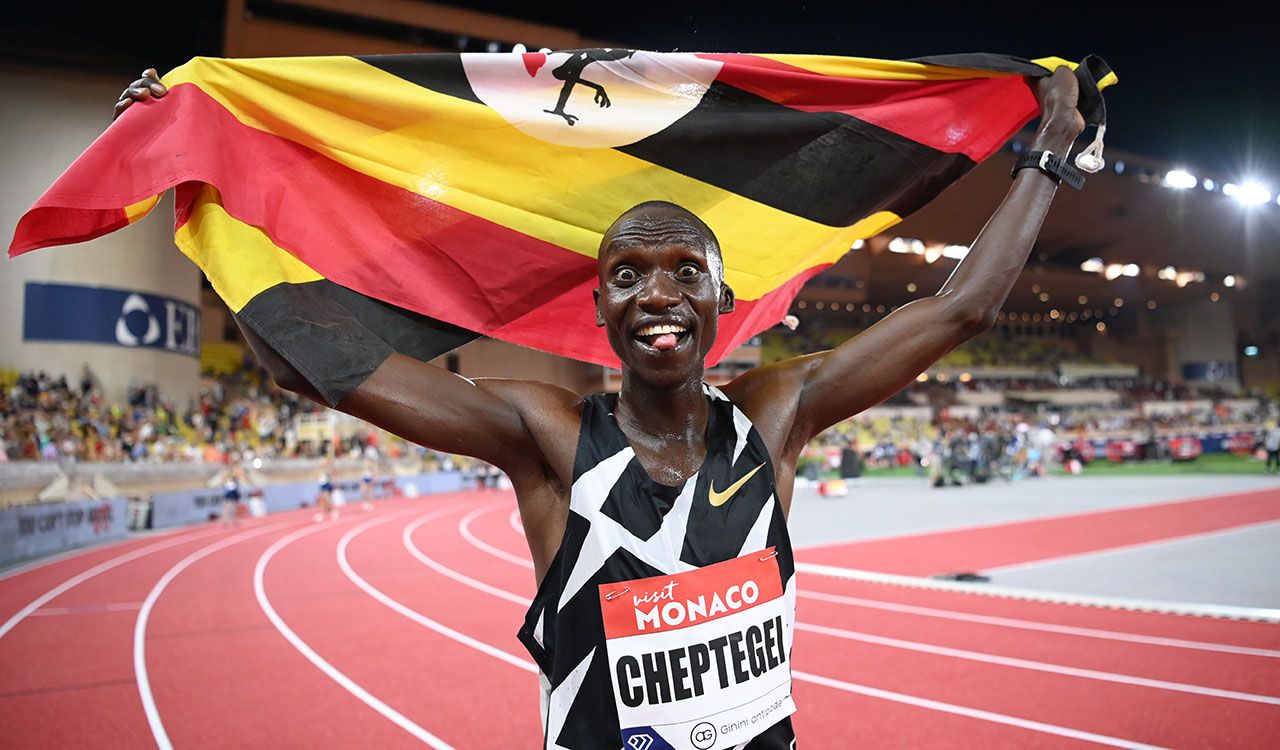 Joshua Cheptegei (Uganda) Prueba: 5 y 10 mil metros 
