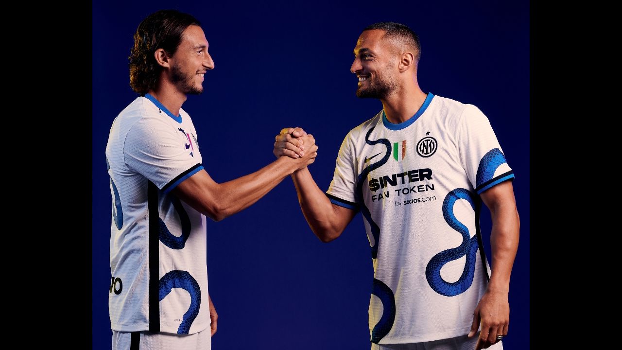 El Inter rinde homenaje a su historia con su nuevo jersey de visitante