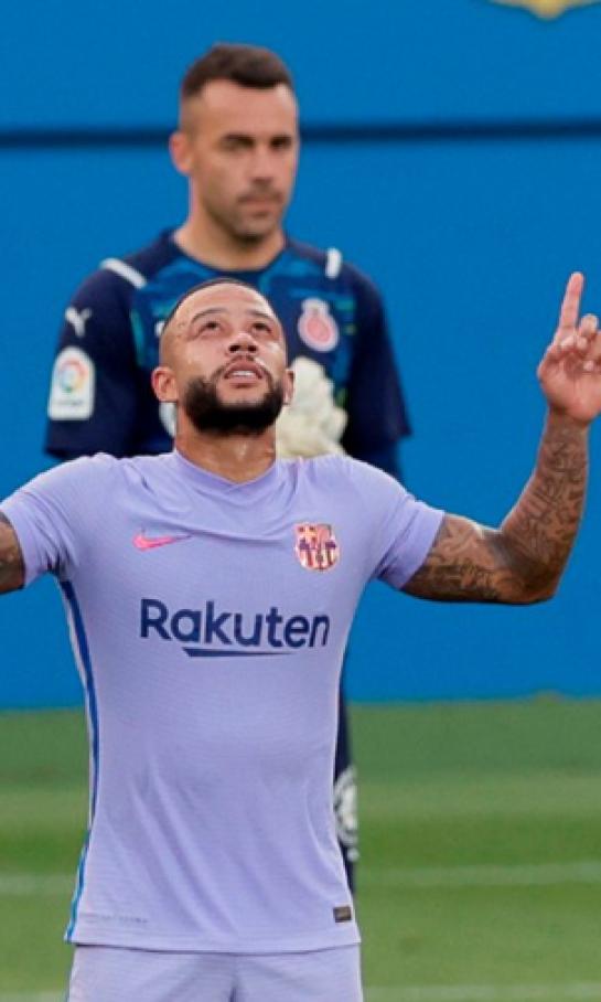 Memphis Depay no dejó que las piernas lo vencieran en su debut con el Barcelona