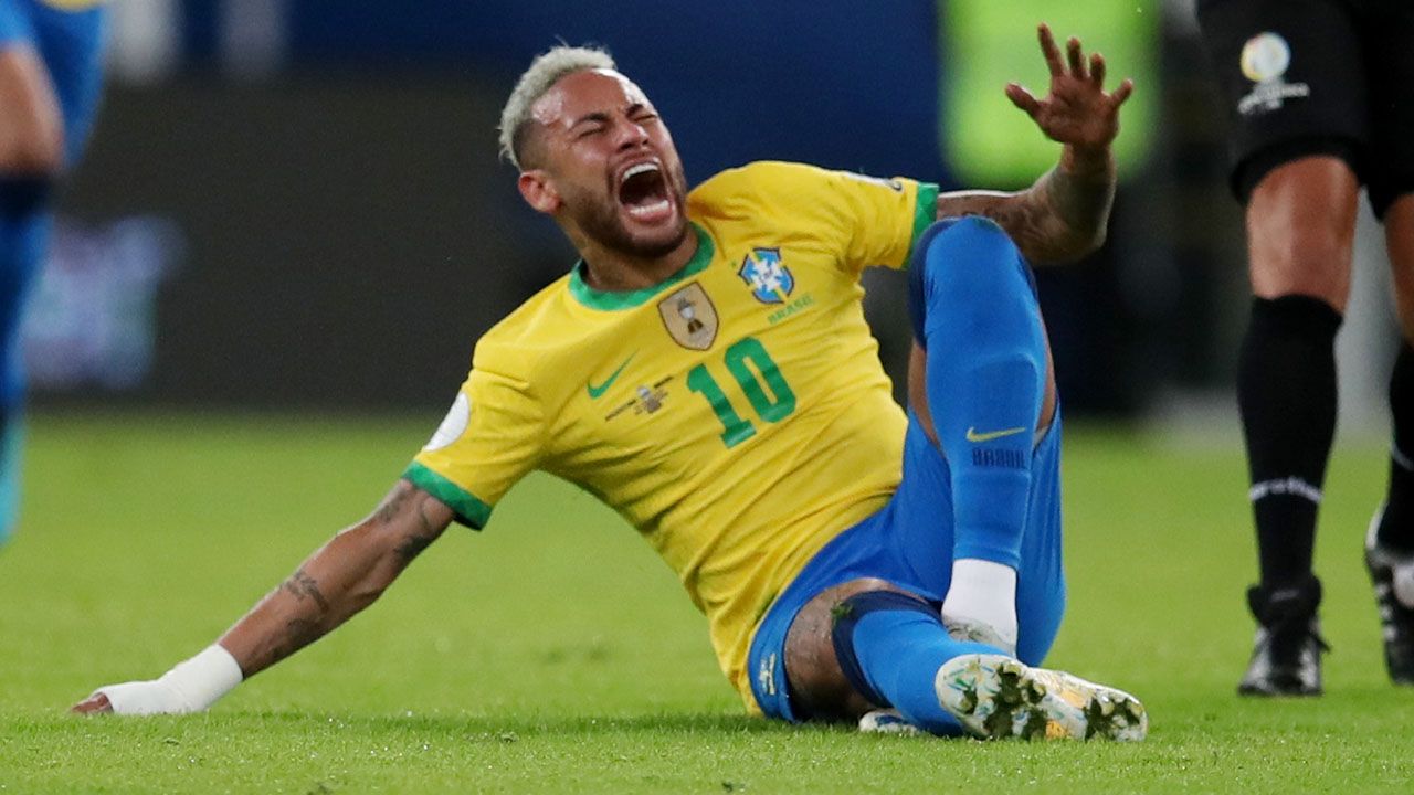 Neymar, golpeado y derrotado por Argentina en la final de la Copa América