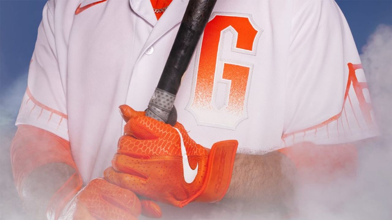 Los San Francisco Giants 'tocan el cielo' con sus nuevos uniformes