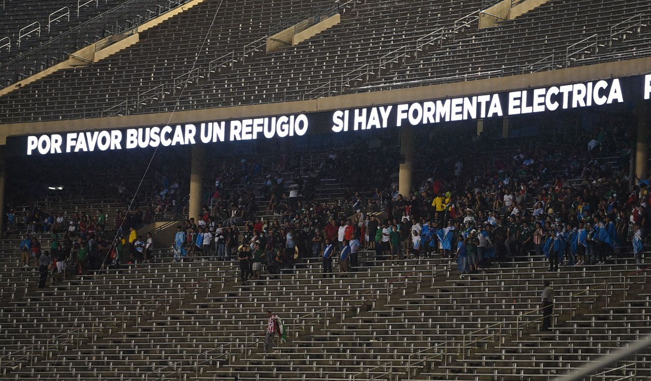 Lo que le faltaba al Tri, una tormenta antes de su partido ante Guatemala