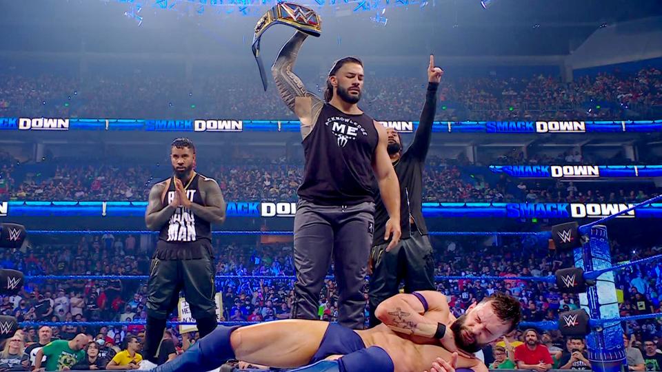 Roman Reigns dejó claro su dominio en una intensa noche de SmackDown