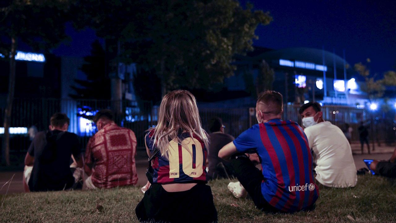 El Camp Nou y sus alrededores, escenarios tristes por la salida de Lionel Messi