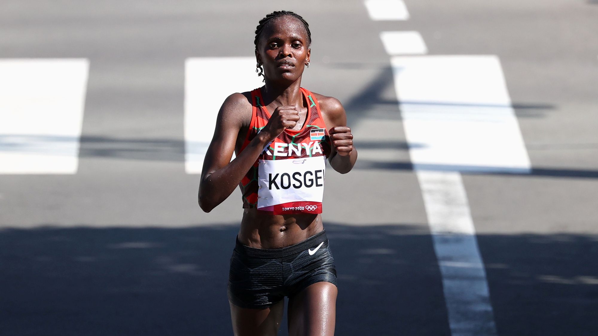 Peres Jepchirchir de Kenia dominó y ganó el maratón femenil
