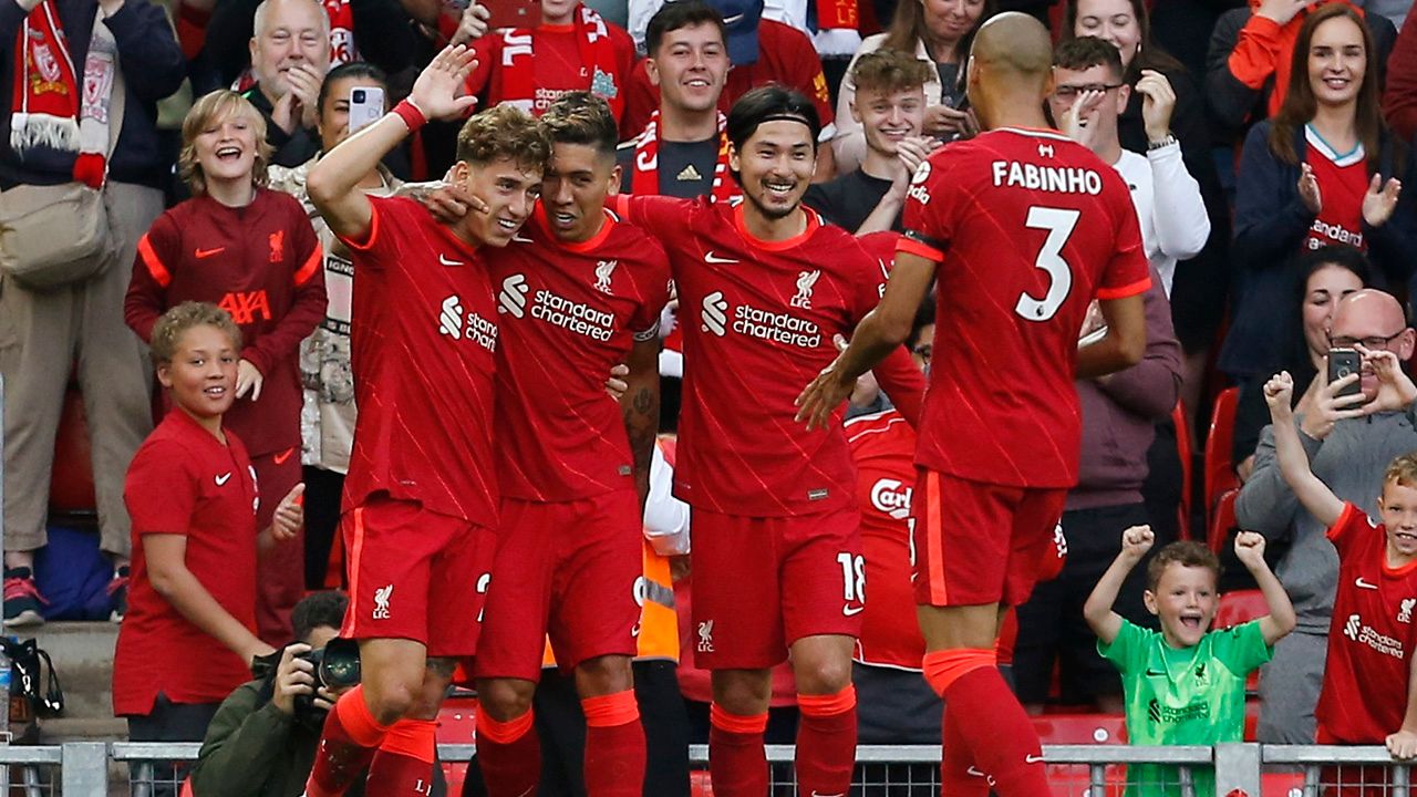 Liverpool venció a Osasuna en el homenaje a Michael Robinson