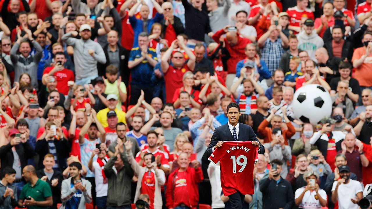 Raphael Varane ya sintió el cariño del Manchester United