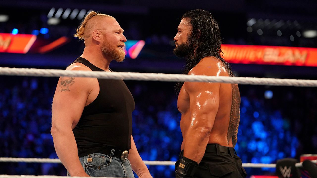 Brock Lesnar hizo una entrada sorpresiva y de inmediato retó a Roman Reigns