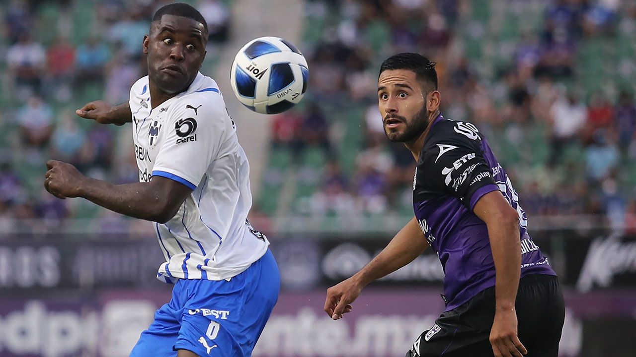 Un penal fallado al 16’, un gol en contra al 45’, una tarjeta roja al 54’ y aun así Rayados se las arregló para aguantar el empate, luego del gol de ‘Ponchito’ González al 45’+3.