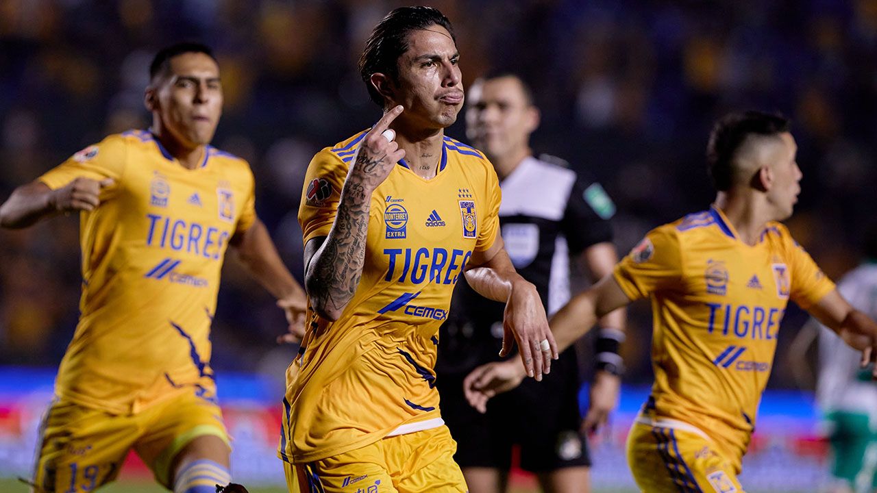 Empatar en casa contra Santos le supo a victoria a Tigres. Recibieron un gol tempranero, una expulsión tempranera y aun así pudieron empatar 1-1 gracias al gol de Carlos Salcedo al 89’.