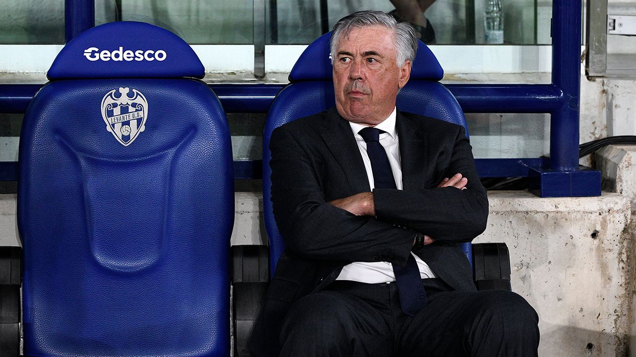 “Trato de aprender cada consejo que me brinda no solo él sino el cuerpo técnico. Intento escucharlos, plasmarlo luego en el campo y seguir creciendo como futbolista y como persona”, comentó Valverde sobre Carlo Ancelotti.