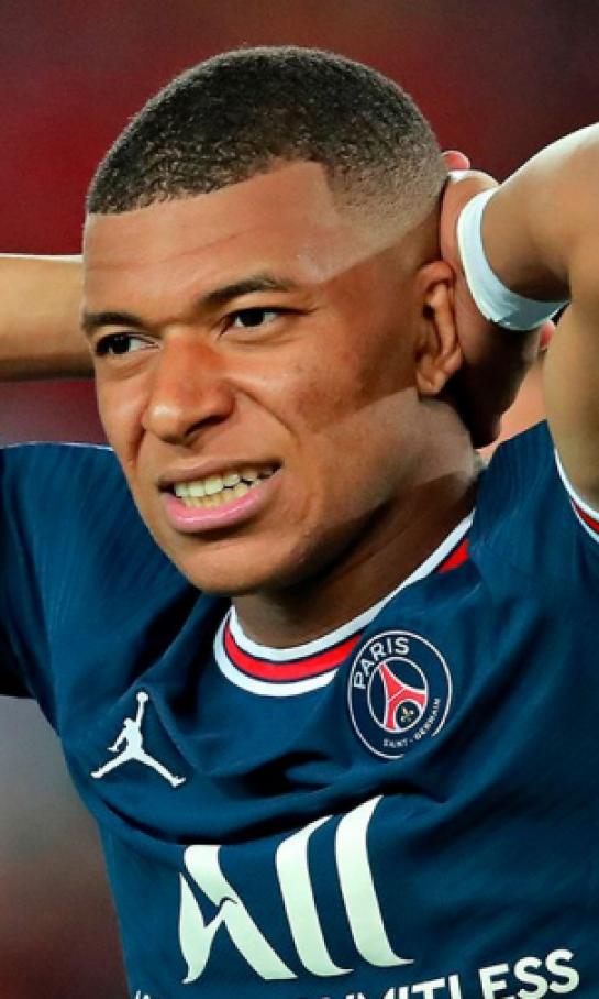 Silbidos a Kylian Mbappé por parte de los ultras del Paris Saint-Germain