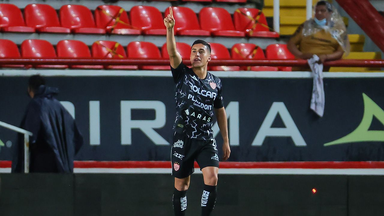 Necaxa 3-0 Pumas: ¿Hay algo peor que cinco jornadas sin ganar? Sí, caer contra el peor equipo del torneo pasado y hacerlo por goleada; goles de Escoboza, Zendejas y Aguirre.