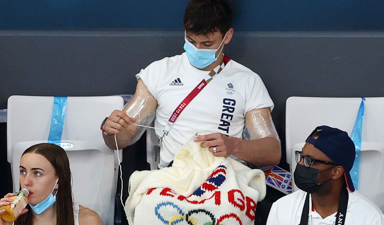 Tom Daley, el campeón olímpico que teje en las gradas de Tokio 2020