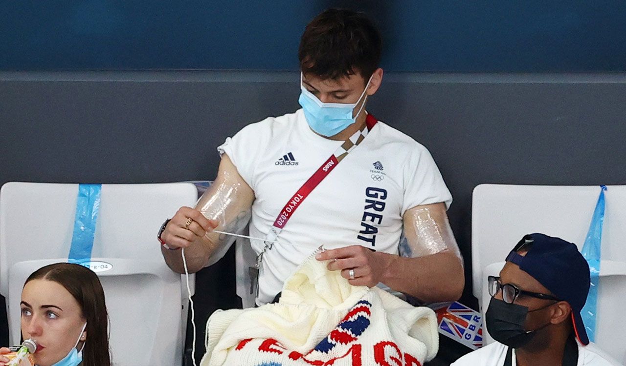 Tom Daley, el campeón olímpico que teje en las gradas de Tokio 2020