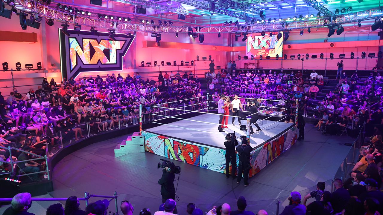 NXT estrenó nueva imagen multicolor