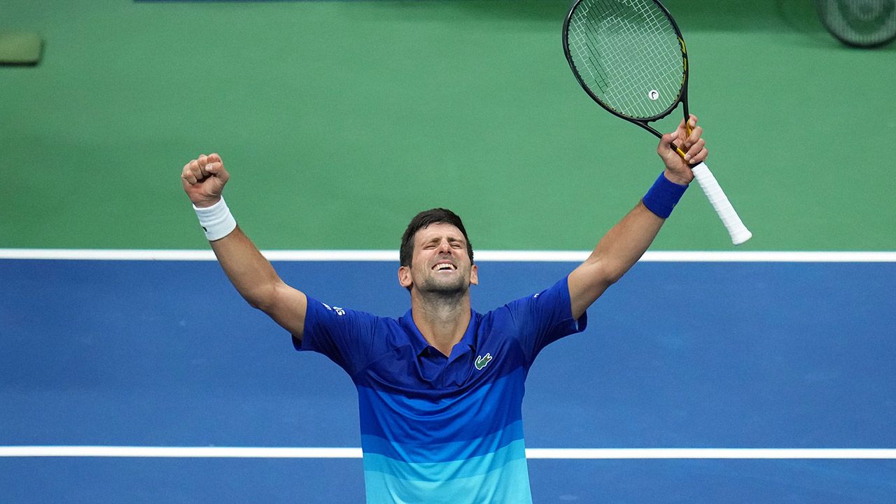 Novak Djokovic sufrió, pero avanzó a cuartos de final en el US Open