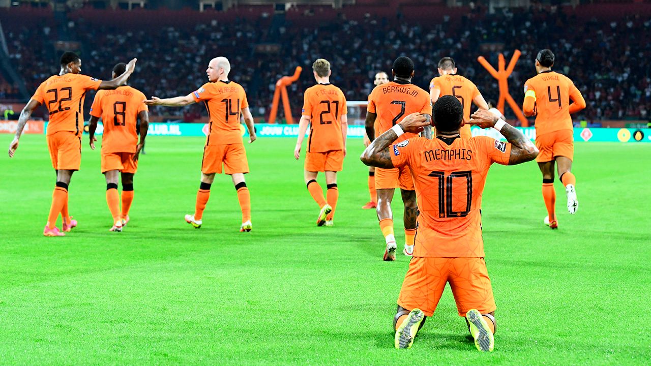 Un Hat-trick de Memphis Depay y un 'set' ante Turquía dan el liderato a Holanda