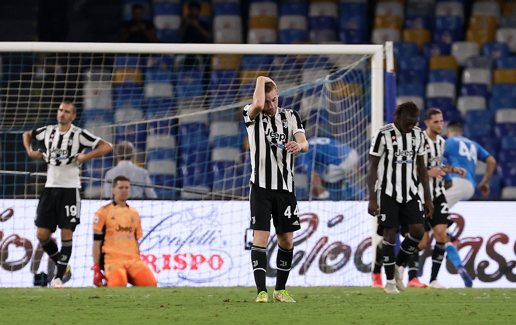 Napoli remonta y agrava la crisis de la Juventus que va en caída libre