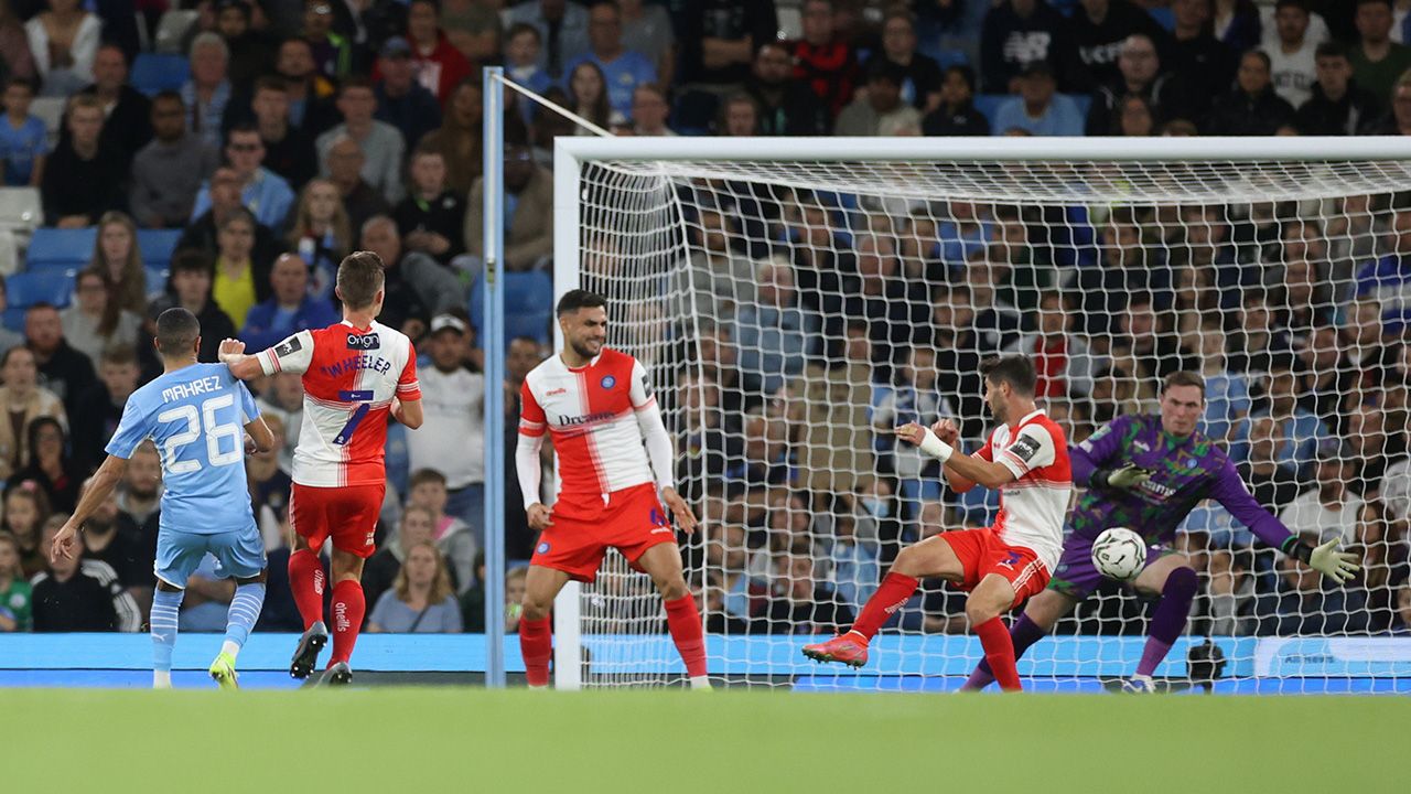 Manchester City goleó y avanzó sin problemas a los octavos de final en la Carabao Cup