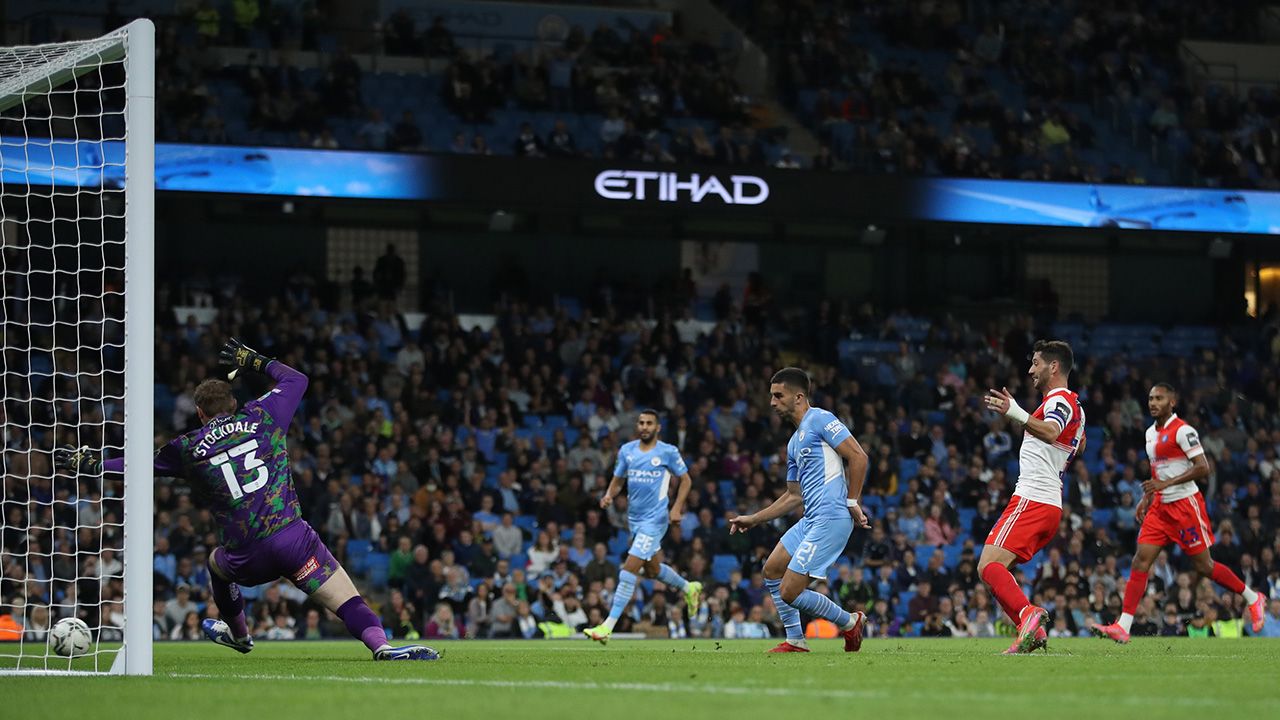 Manchester City goleó y avanzó sin problemas a los octavos de final en la Carabao Cup