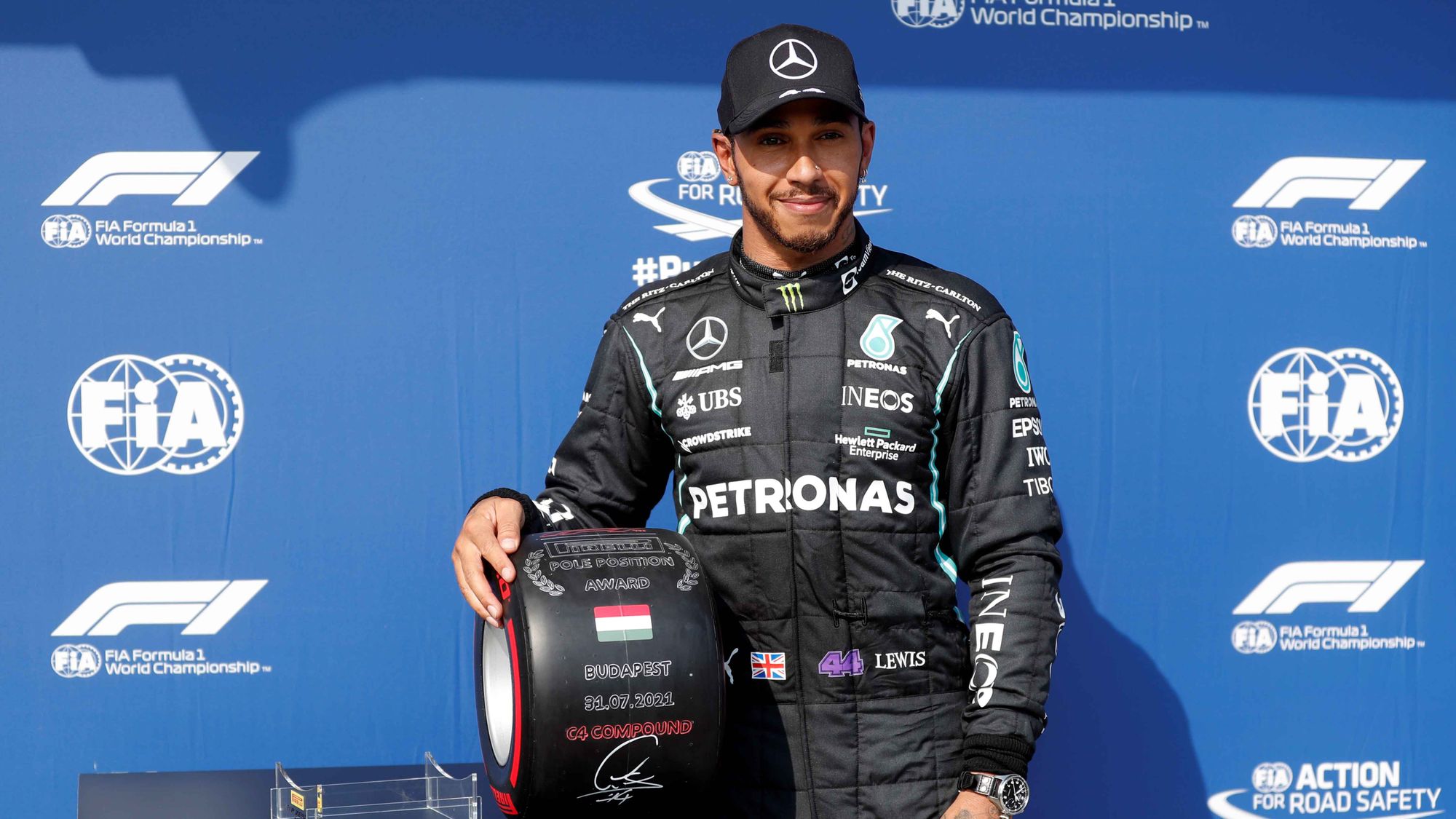 8. Lewis Hamilton, automovilismo: 82 millones de dólares, 70 los ganó en las pistas y 12 fuera de ellas.