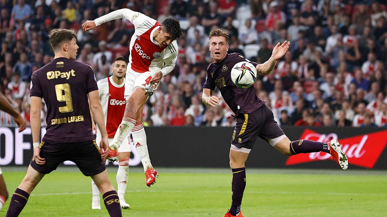Edson Álvarez dijo "presente" en la victoria de Ajax que lidera la Eredivisie