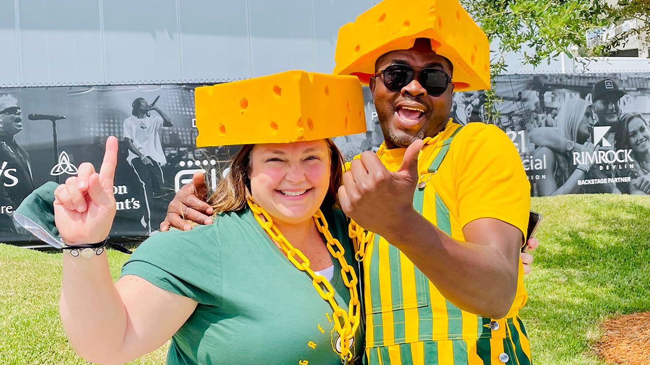 Los tradicionales 'Cheeseheads' no pueden faltar