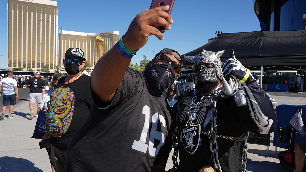 Los pintorescos fans de los Raiders tomaron Las Vegas