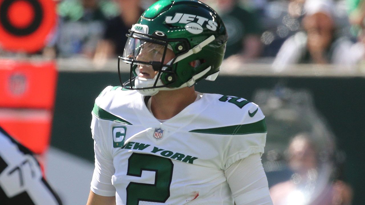 Se convirtió en el tercer novato de los Jets en ser interceptado en cuatro ocasiones, junto con 