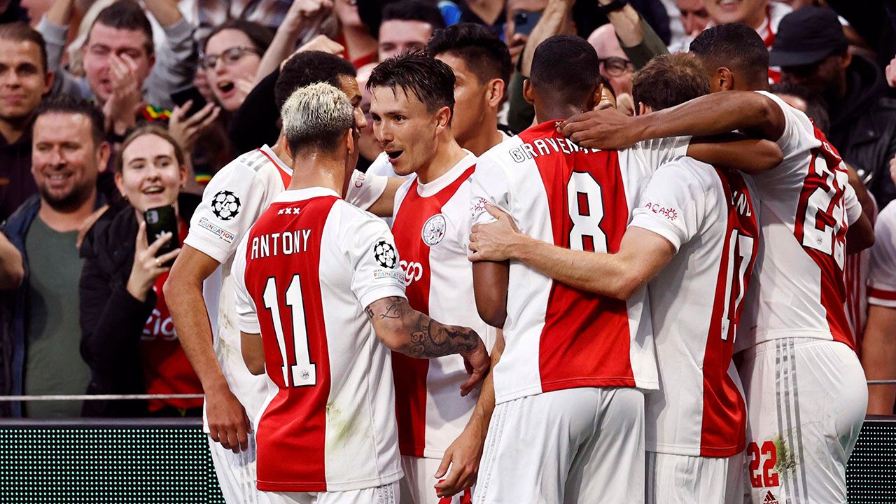 Ajax imbatible en liga y en Champions League