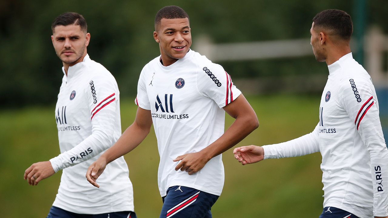 Con una gran sonrisa, Kylian Mbappé se reportó listo con el Paris Saint-Germain