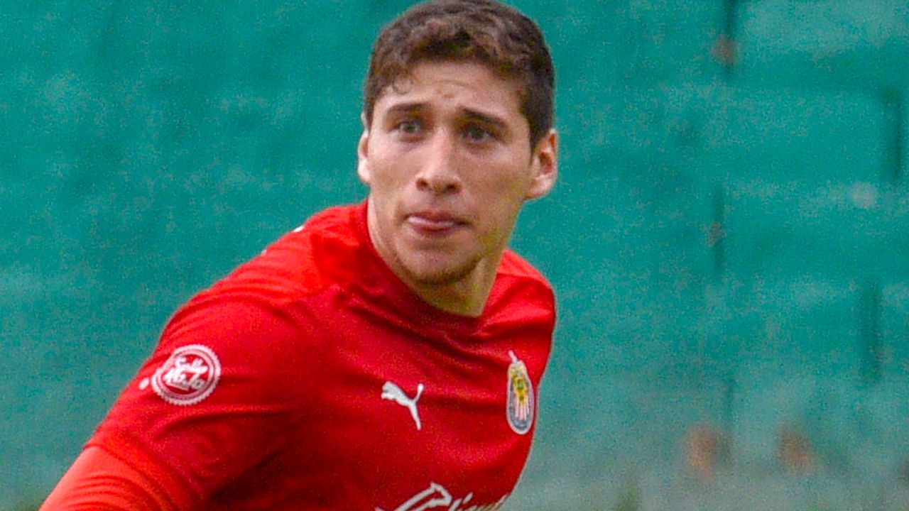 Luis Olivas, defensa