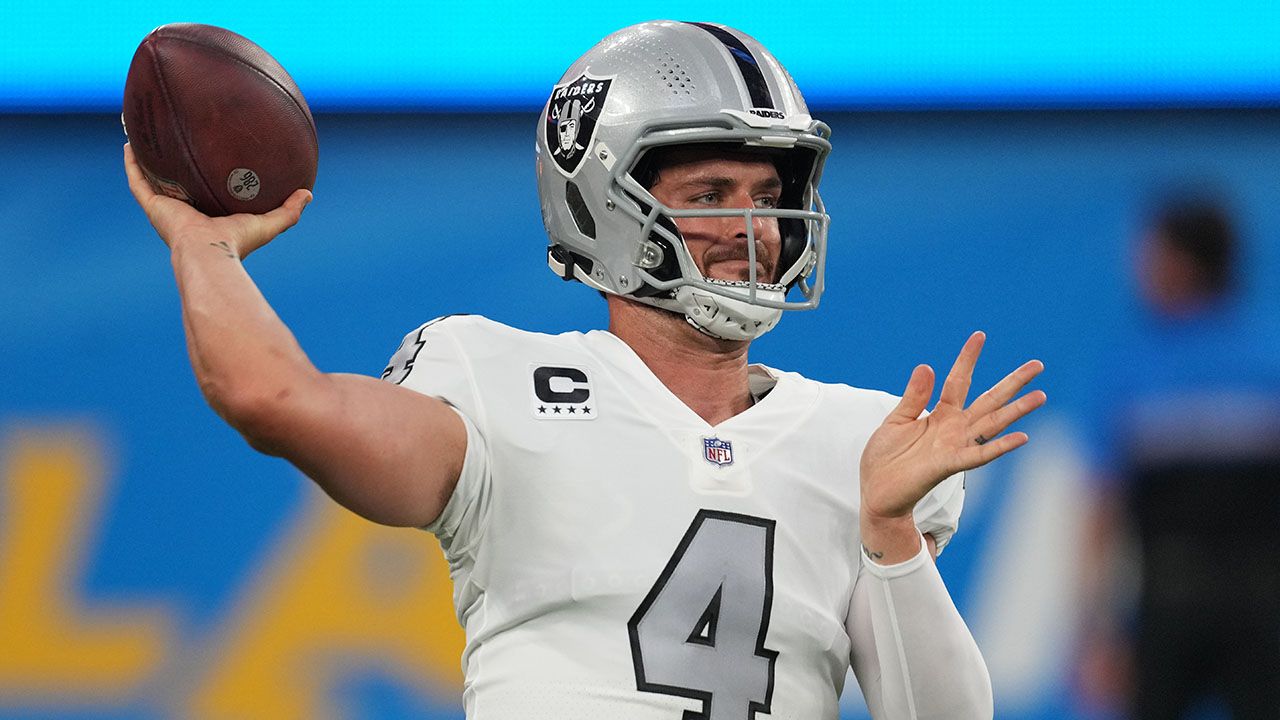 Derek Carr ha sido detenido por la defensiva de Los Angeles