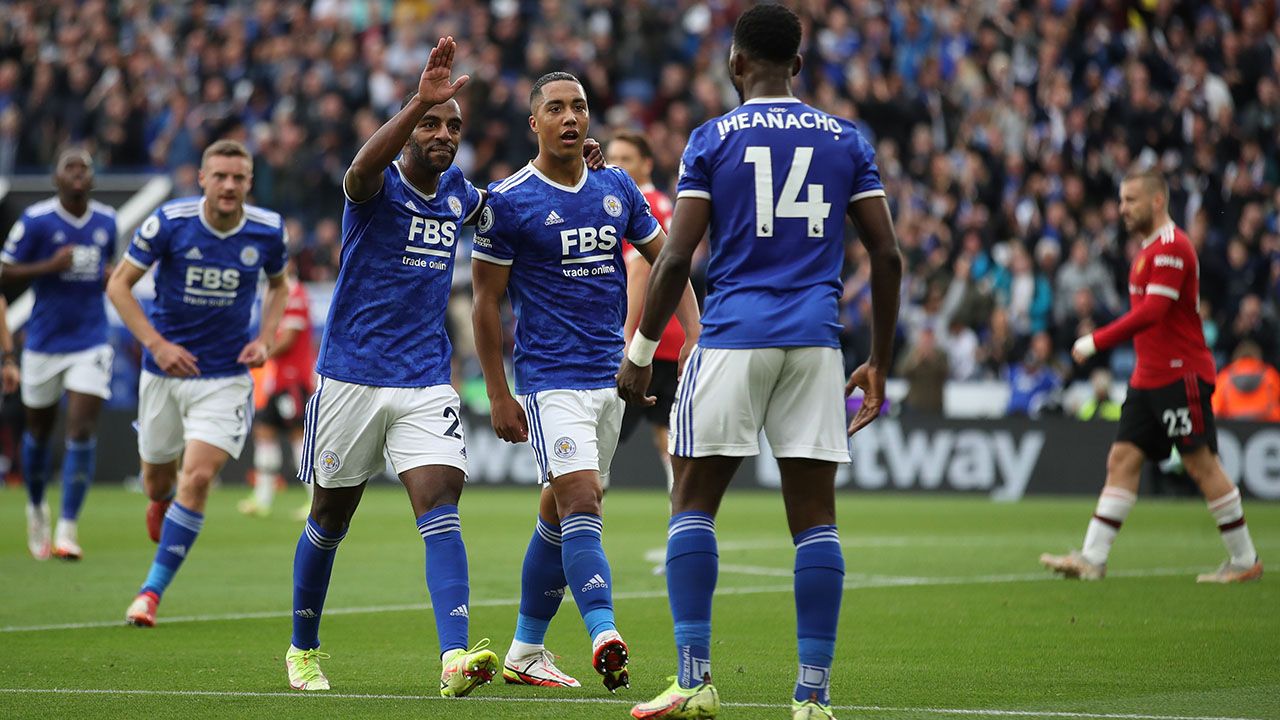 Leicester revive a costa de Manchester United que sigue perdiendo puntos en la Premier