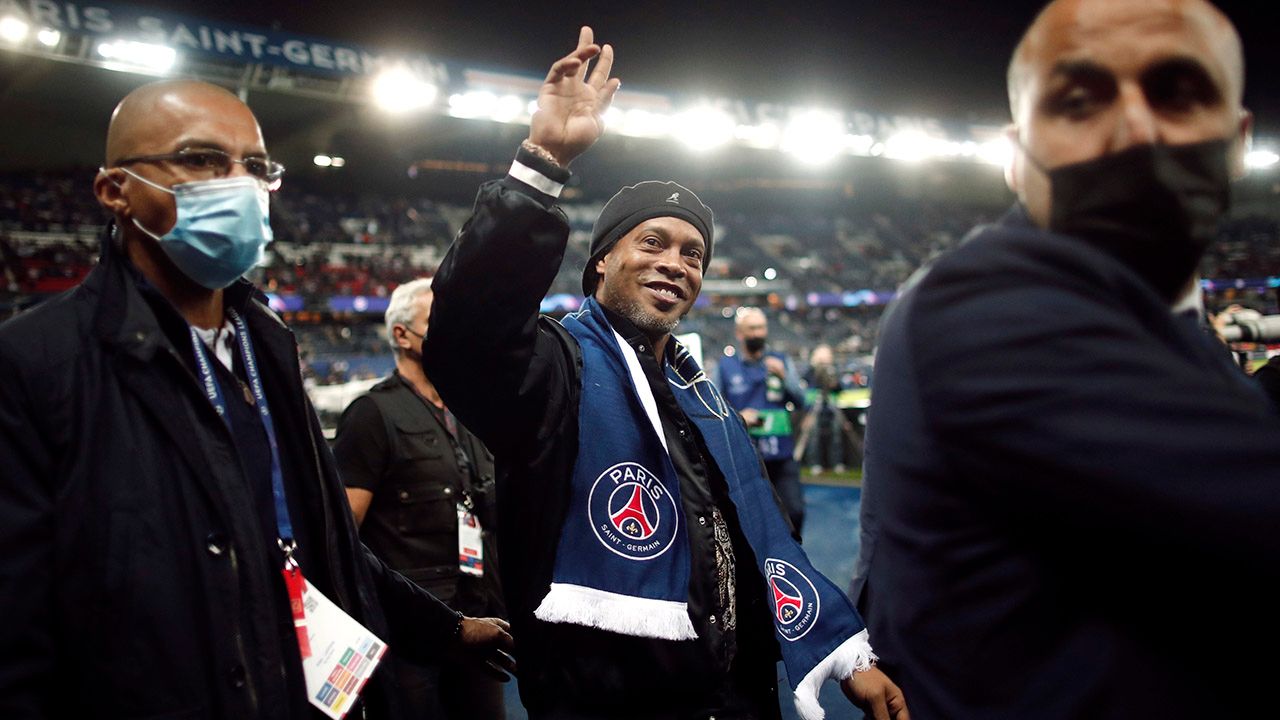 Ronaldinho, invitado de lujo en el Paris Saint-Germain frente a RB Leipzig de la Champions League
