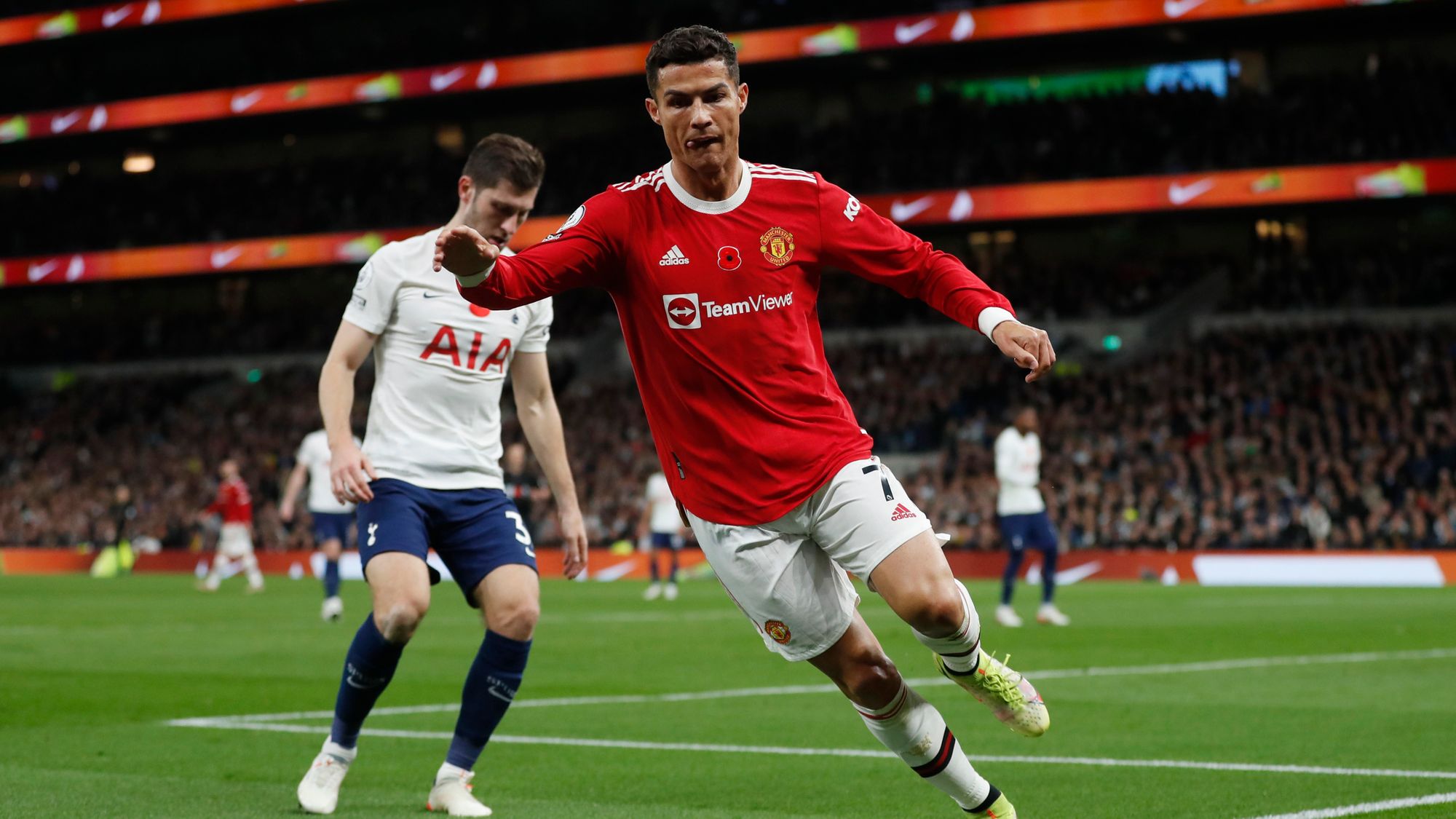 Cristiano Ronaldo y Manchester United dan señales de vida en la Premier League ante Tottenham