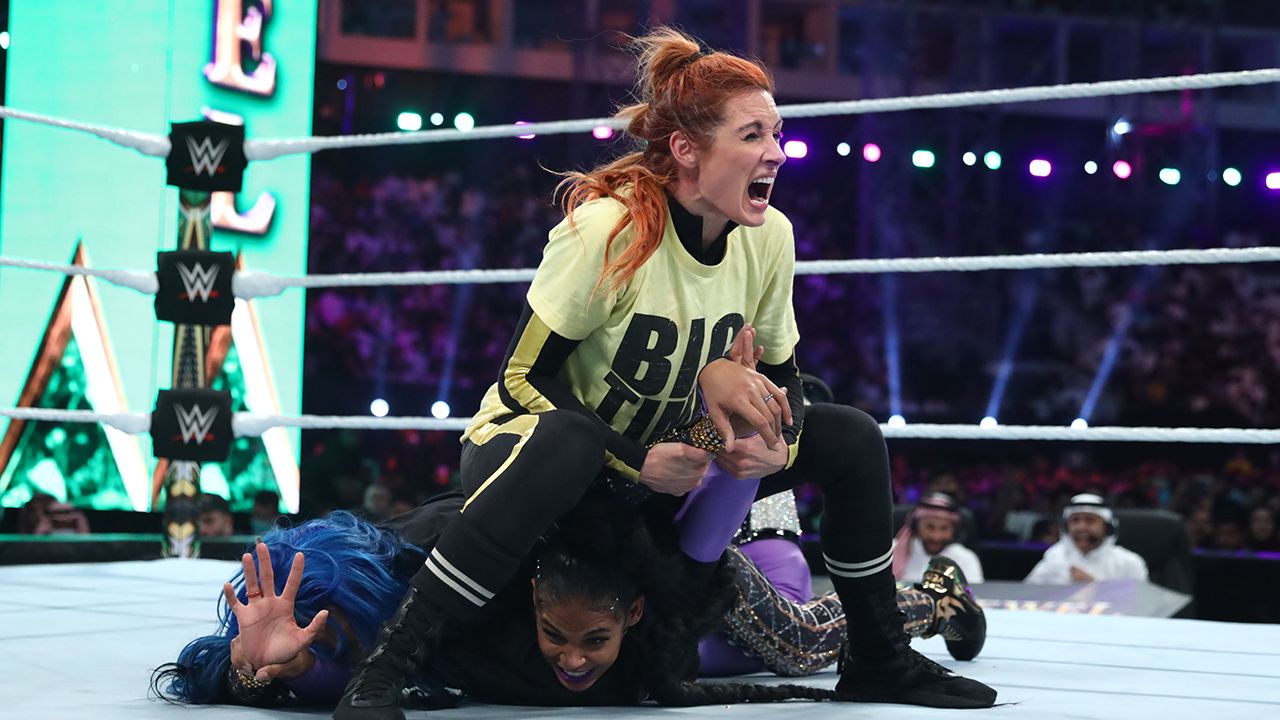 Becky Lynch  venció a Sasha Banks y a Bianca Belair y aún es campeona femenil de SmackDown