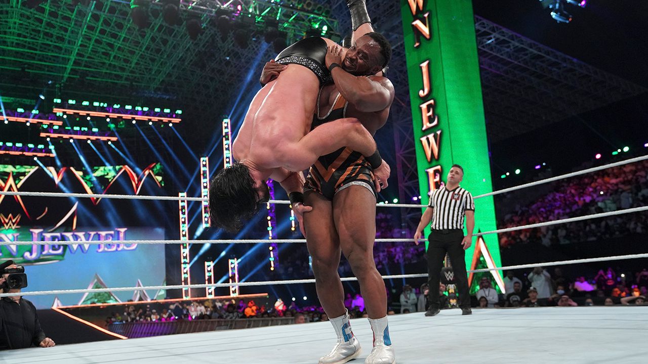 Big-E superó a Drew McIntyre y retuvo el campeonato de WWE