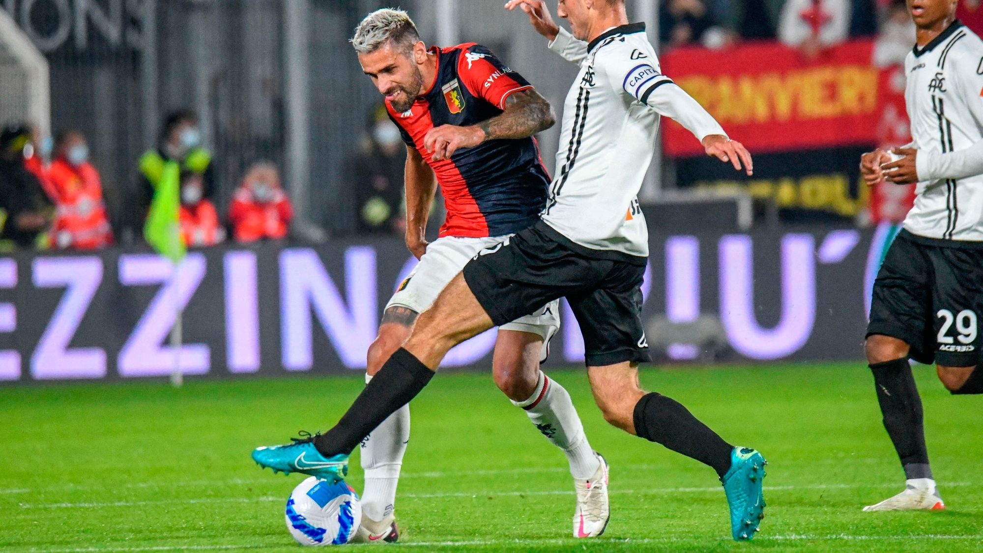 Genoa con Johan Vásquez suma y se acerca a la zona de salvación en la Serie A