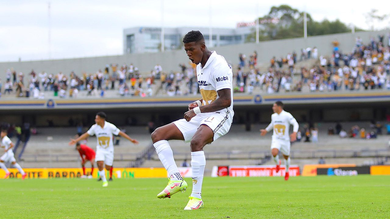 Pumas gana a Bravos de último minuto y mantiene la esperanza de llegar a la liguilla
